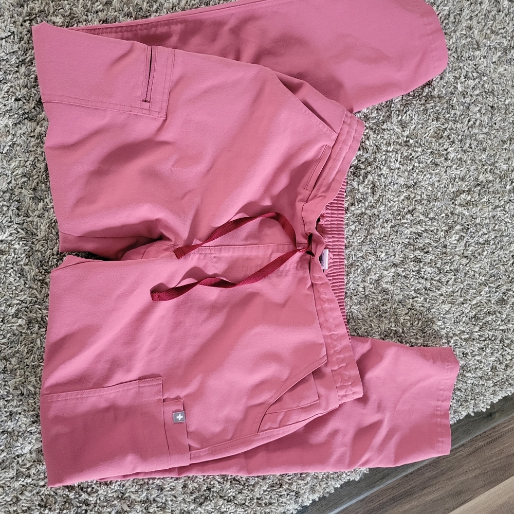 Medium Rose Quartz skinny Figs pants
